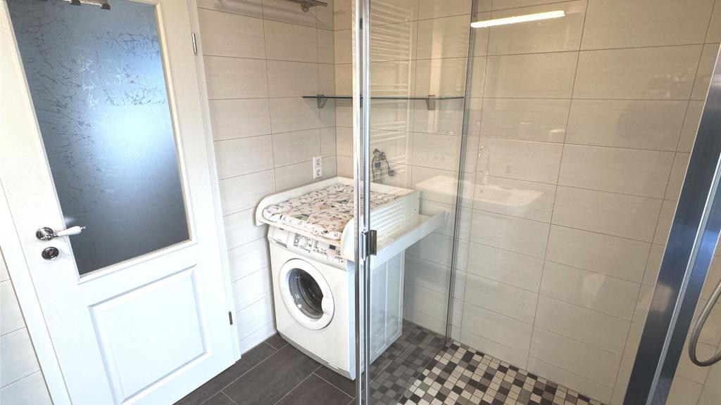 Mit im Bad die Waschmaschine